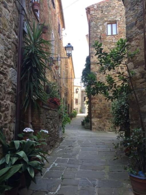 Zauber Im Turm - In Einem Der Schoensten Doerfer Montemerano Esterno foto