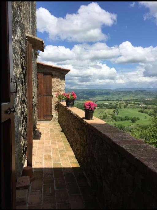 Zauber Im Turm - In Einem Der Schoensten Doerfer Montemerano Esterno foto