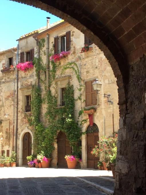 Zauber Im Turm - In Einem Der Schoensten Doerfer Montemerano Esterno foto